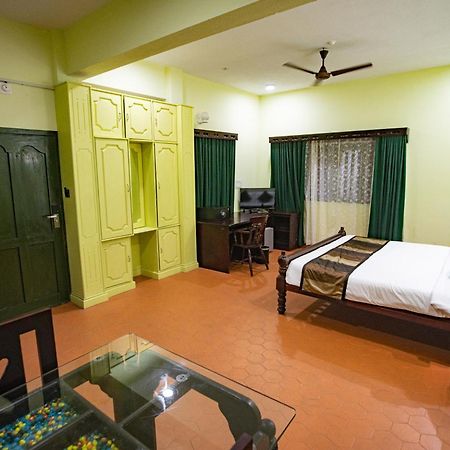 Krishna Beach Resort Kannur Esterno foto