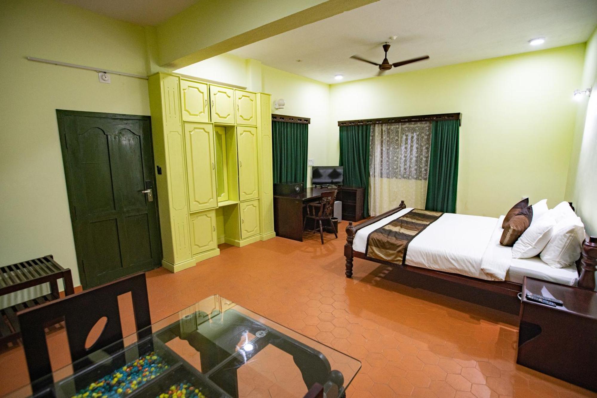 Krishna Beach Resort Kannur Esterno foto